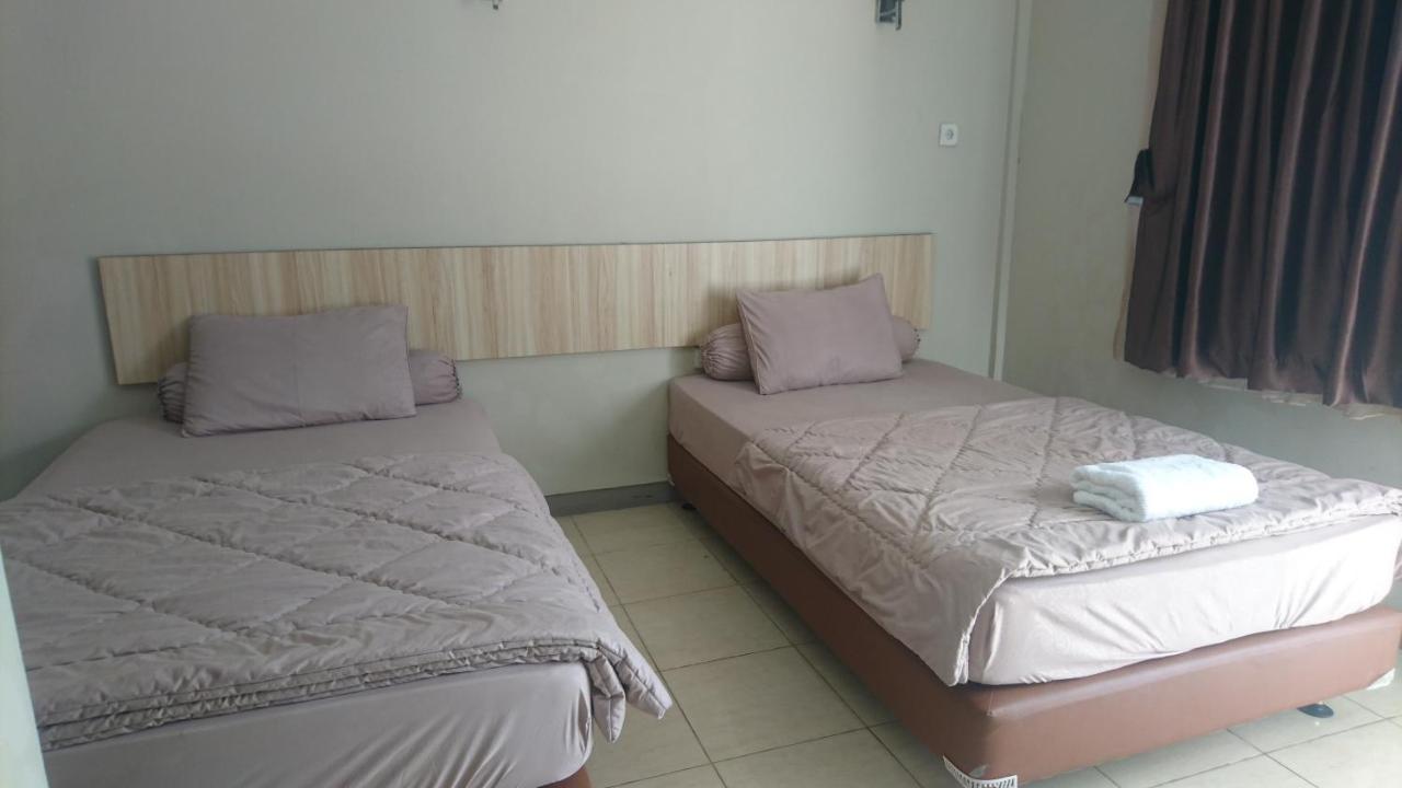 Liberty Homestay Parit  ภายนอก รูปภาพ