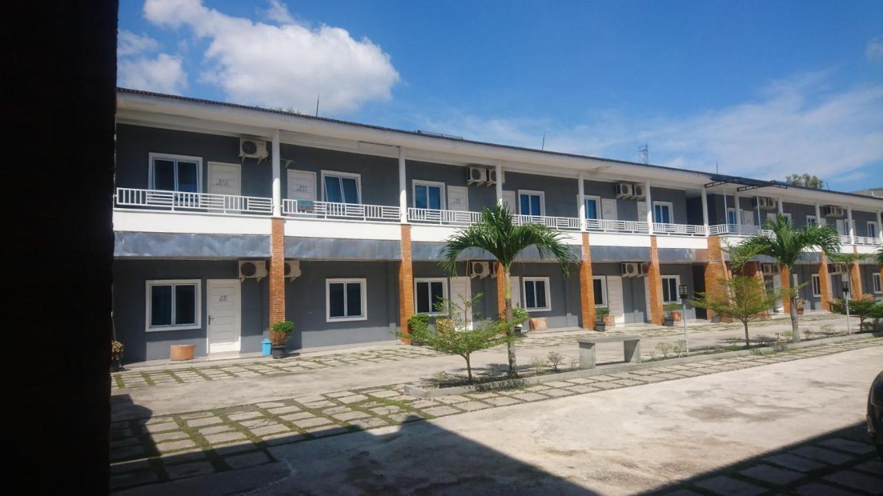 Liberty Homestay Parit  ภายนอก รูปภาพ