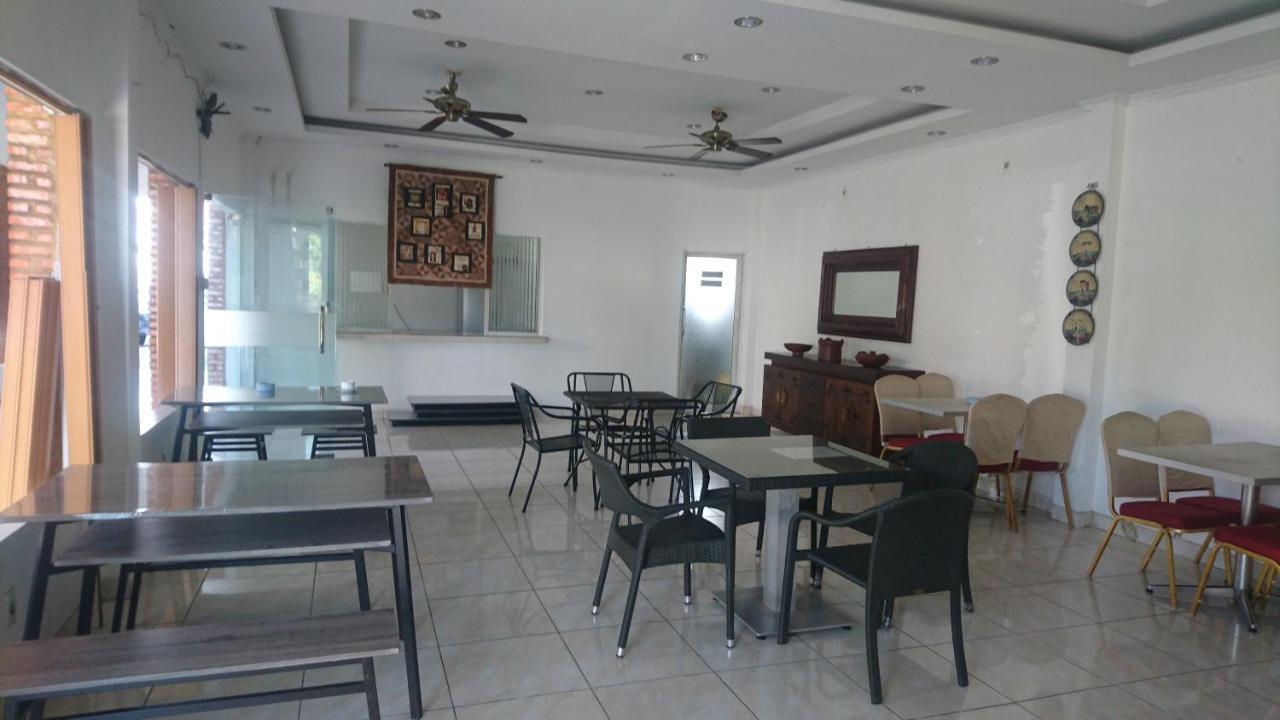 Liberty Homestay Parit  ภายนอก รูปภาพ