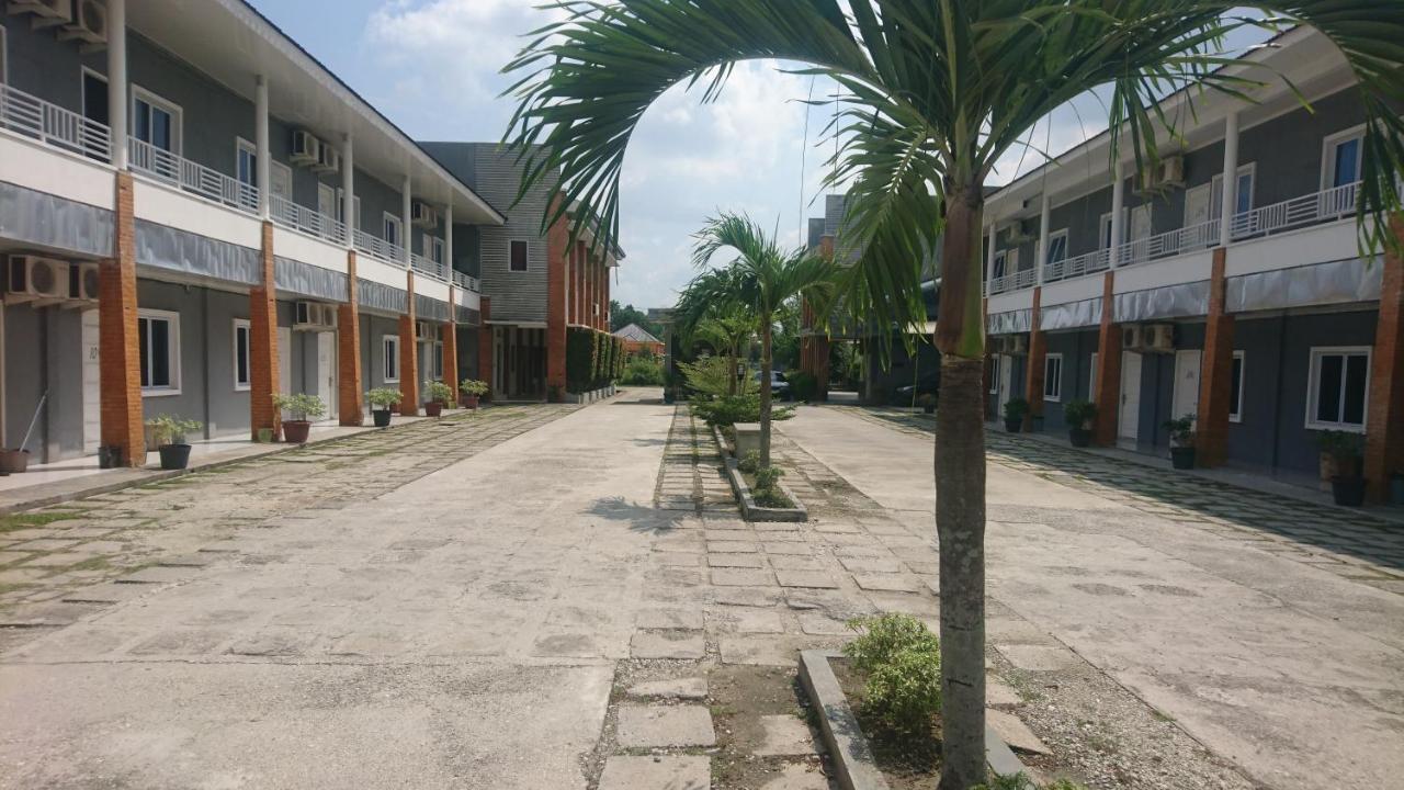 Liberty Homestay Parit  ภายนอก รูปภาพ